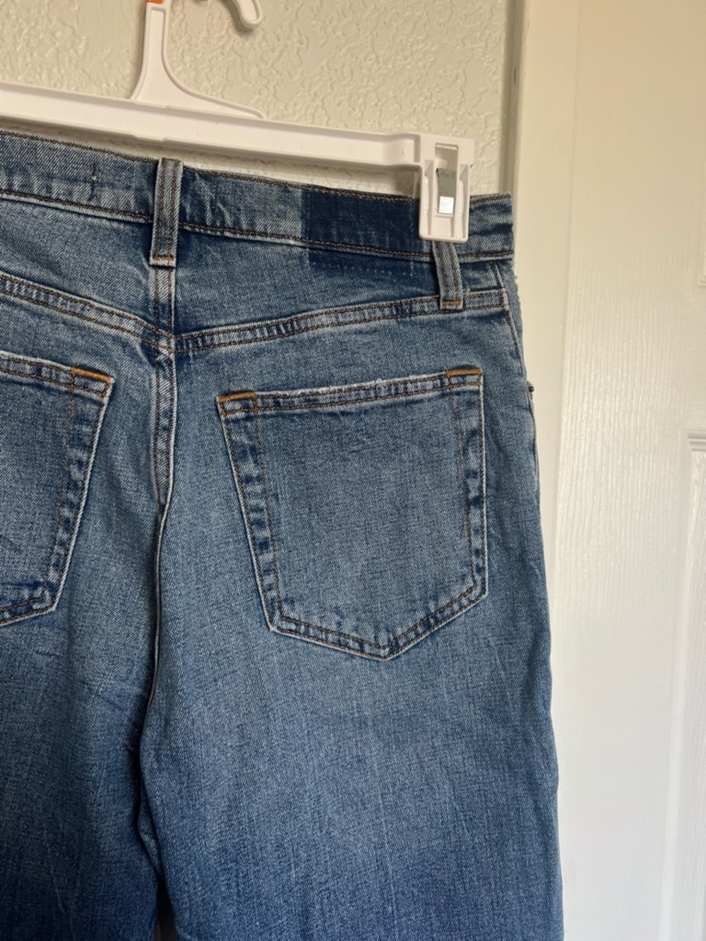 Abercrombie & Fitch The Ankle Straight Ultra High Rise Distressed Jeans - Picture 9 of 11